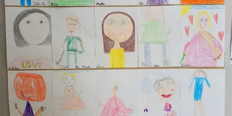 Powiększ grafikę: Wykonanie portretów swoich Mam przez uczniów