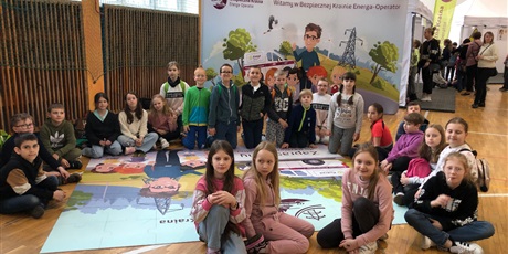 Powiększ grafikę: Uczniowie klasy 3a na festynie Bezpieczna Kraina Energa