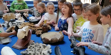 1a uczy się, czego nie przywozić z wakacji na warsztatach zorganizowanych przez Fundację Gdańskiego Ogrodu Zoologicznego.