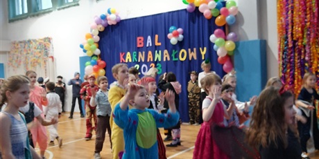 Powiększ grafikę: Bal karnawałowy III b