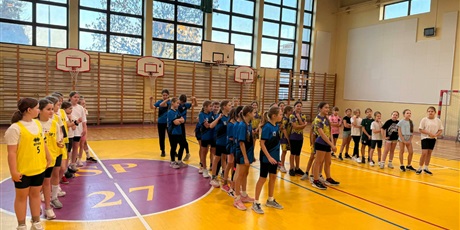 Powiększ grafikę: dwa-ognie-usportowione-dziewczyny-eliminacje-663889.jpg