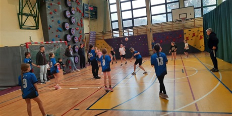 Powiększ grafikę: dwa-ognie-usportowione-dziewczyny-eliminacje-663893.jpg