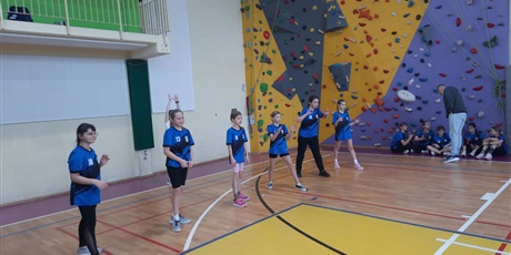 Powiększ grafikę: dwa-ognie-usportowione-dziewczyny-eliminacje-663896.jpg