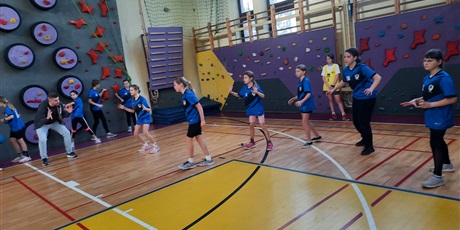 Powiększ grafikę: dwa-ognie-usportowione-dziewczyny-eliminacje-663897.jpg