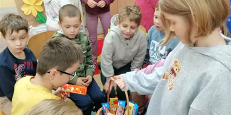 Powiększ grafikę: Dzień Chłopaka w 2a. Serdeczne życzenia. 