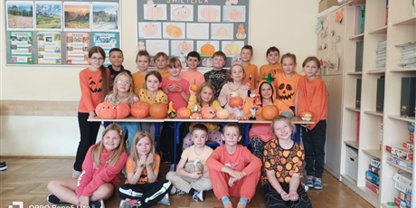 Powiększ grafikę: Dzień dyni - zajęcia świetlicowe kl.1A i 3A 