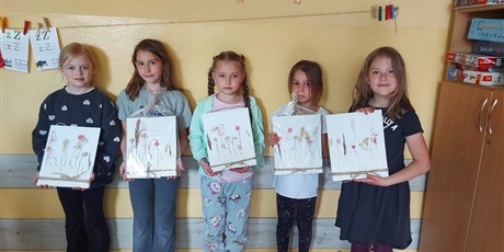 Powiększ grafikę: dzien-matki-zajecia-swietlicowe-kl-1a-1b-1c-2a-2b-i-3a-u-pani-sylwii-olgi-karoliny-i-grazyny-616999.jpg