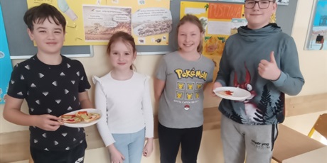 Powiększ grafikę: dzien-tosta-swietlica-3a-677303.jpg