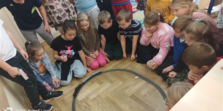 Dzień Tramwajarza - prezentacja i zajęcia w  świetlicy kl. 1a, 2a i 3a przeprowadzone przez ucznia kl.3a - Szymona