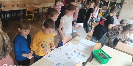 Powiększ grafikę: Dzień Tramwajarza - prezentacja i zajęcia w  świetlicy kl.1a, 2a i 3a przeprowadzone przez ucznia kl.3a - Szymona