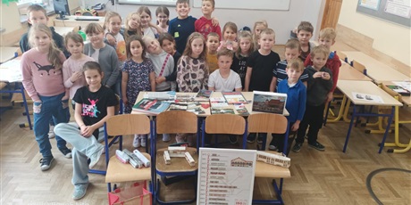 Powiększ grafikę: Dzień Tramwajarza - prezentacja i zajęcia w  świetlicy kl.1a, 2a i 3a przeprowadzone przez ucznia kl.3a - Szymona