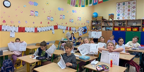 Powiększ grafikę: Dzień Tramwajarza - prezentacja i zajęcia w  świetlicy kl.1a, 2a i 3a przeprowadzone przez ucznia kl.3a - Szymona