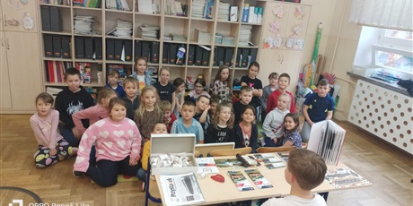 Powiększ grafikę: Dzień Tramwajarza - prezentacja i zajęcia w  świetlicy kl.1a, 2a i 3a przeprowadzone przez ucznia kl.3a - Szymona