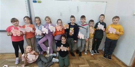 Powiększ grafikę: Dzień Tumbo - zajęcia świetlicowe kl. 1A i 3A