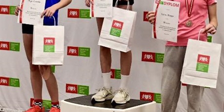 Powiększ grafikę: halowe-mistrzostwa-gdanska-szkol-w-lekkoatletyce---660670.jpg