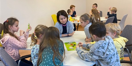 Powiększ grafikę: Uczniowie na warsztatach gier edukacyjnych.