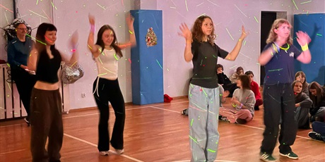 Powiększ grafikę: just-dance-impreza-mikolajkowa-663480.jpg