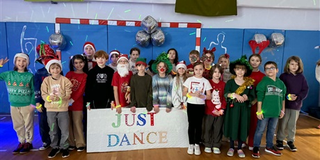 Powiększ grafikę: just-dance-impreza-mikolajkowa-663481.jpg