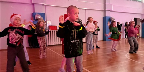 Powiększ grafikę: just-dance-impreza-mikolajkowa-663487.jpg