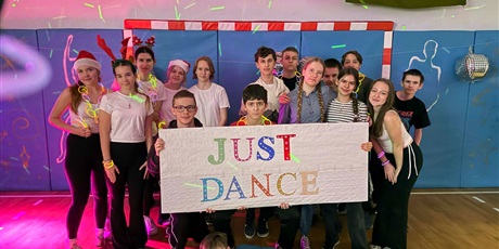 Powiększ grafikę: just-dance-impreza-mikolajkowa-663499.jpg