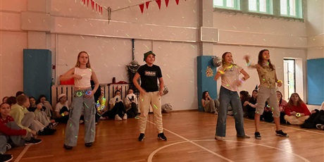 Powiększ grafikę: just-dance-impreza-mikolajkowa-663501.jpg