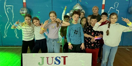 Powiększ grafikę: just-dance-impreza-mikolajkowa-663503.jpg