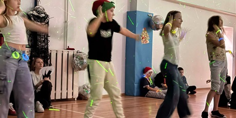 Powiększ grafikę: just-dance-impreza-mikolajkowa-663505.jpg