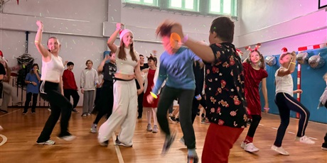 Powiększ grafikę: just-dance-impreza-mikolajkowa-663514.jpg