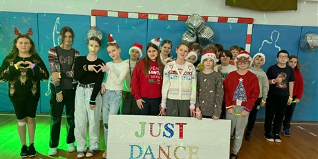 Powiększ grafikę: just-dance-impreza-mikolajkowa-663515.jpg