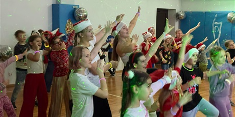 Powiększ grafikę: just-dance-impreza-mikolajkowa-663516.jpg