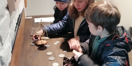 Powiększ grafikę: Klasa 2a na ciekawych zajęciach w Żurawiu. 