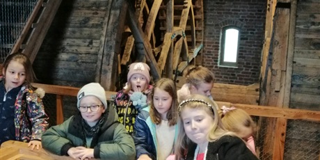 Powiększ grafikę: Klasa 2a na ciekawych zajęciach w Żurawiu. 