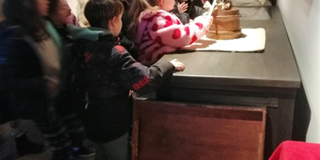 Powiększ grafikę: Klasa 2a na ciekawych zajęciach w Żurawiu. 