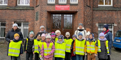 Klasa Ic i Is na wycieczce w Pomorskiej Bibliotece Pedagogicznej na warsztatach z programowania robotami INDI.