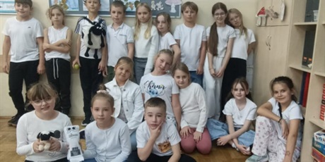 Powiększ grafikę: Kolorowy tydzień - biały - w świetlicy kl.1a i 3a