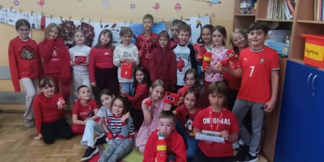 Powiększ grafikę: Kolorowy tydzień - czerwony - w świetlicy kl.1a, 2a i 3a.