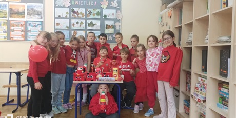 Powiększ grafikę: Kolorowy tydzień - czerwony - w świetlicy kl.1a, 2a i 3a.