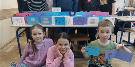 Laurki z okazji Dnia Babci i Dziadka. Zajęcia w świetlicy klas 3a