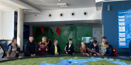 Powiększ grafikę: Uczniowie 7B w Akwarium Gdyńskim