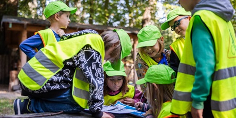 Powiększ grafikę: "Małe stopy w wielkim grodzie"