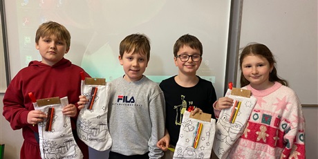 Powiększ grafikę: Mikołajki - zajęcia świetlicowe kl. 1A i 2A