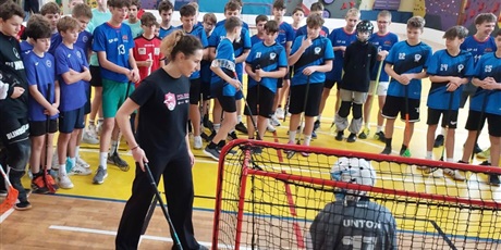 Powiększ grafikę: mistrzostwa-gdanska-w-unihokeju-klas-7-8-652815.jpg