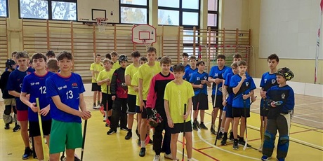 Powiększ grafikę: mistrzostwa-gdanska-w-unihokeju-klas-7-8-652816.jpg