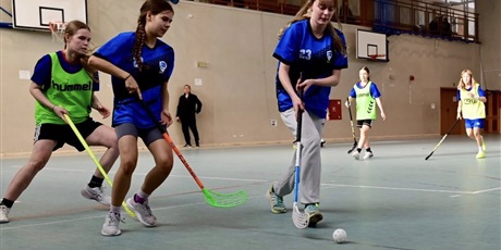 Powiększ grafikę: mistrzostwa-gdanska-w-unihokeju-klas-7-8-652823.jpg