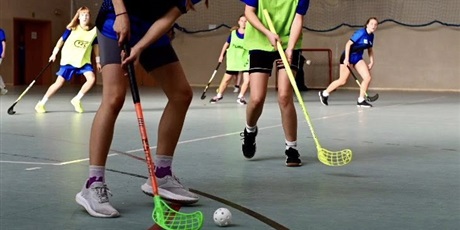 Powiększ grafikę: mistrzostwa-gdanska-w-unihokeju-klas-7-8-652825.jpg