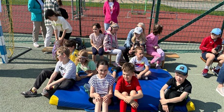Powiększ grafikę: olimpiada-sportowa-2025-wyscigi-rzedow-625043.jpg