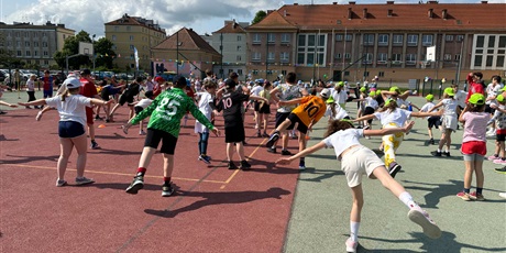 Powiększ grafikę: olimpiada-sportowa-2025-wyscigi-rzedow-625051.jpg