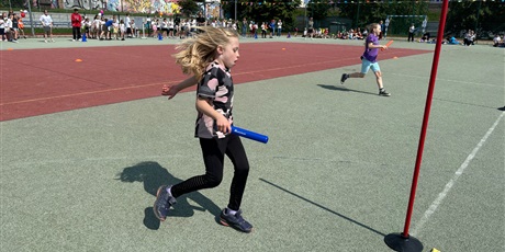 Powiększ grafikę: olimpiada-sportowa-2025-wyscigi-rzedow-625053.jpg