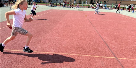 Powiększ grafikę: olimpiada-sportowa-2025-wyscigi-rzedow-625055.jpg