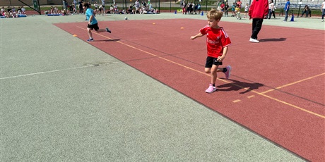 Powiększ grafikę: olimpiada-sportowa-2025-wyscigi-rzedow-625061.jpg
